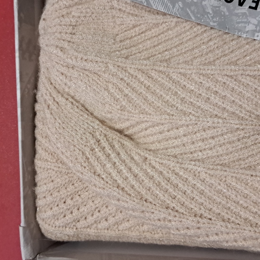 Kenneth Cole Scarf And Beanie Set - Picture 2 of 4